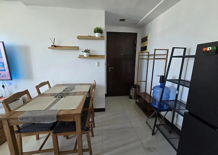 Apartamento Cozy Corner In Mckinley Walk To Venice Mall Manila