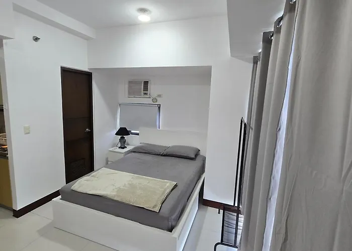 Cozy Corner In Mckinley Walk To Venice Mall *